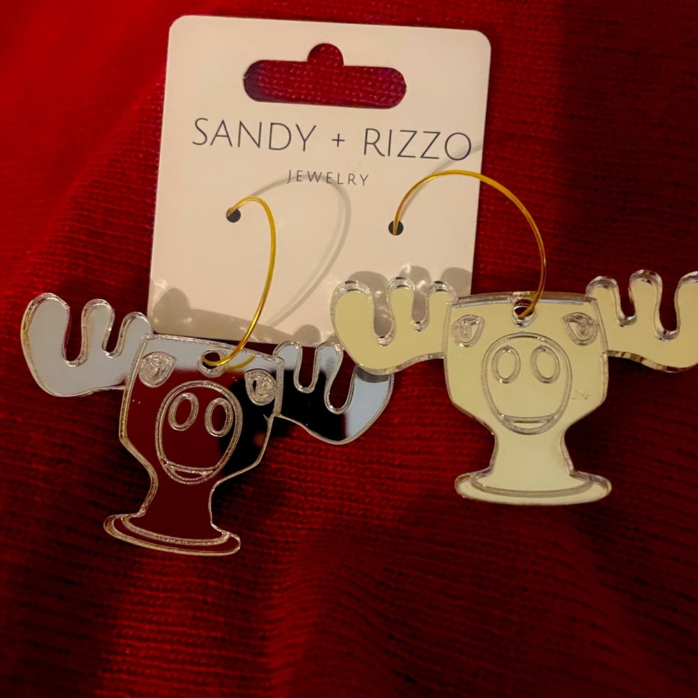 It’s the moose from Christmas Vacation! Silver lightweight moose head dangles!